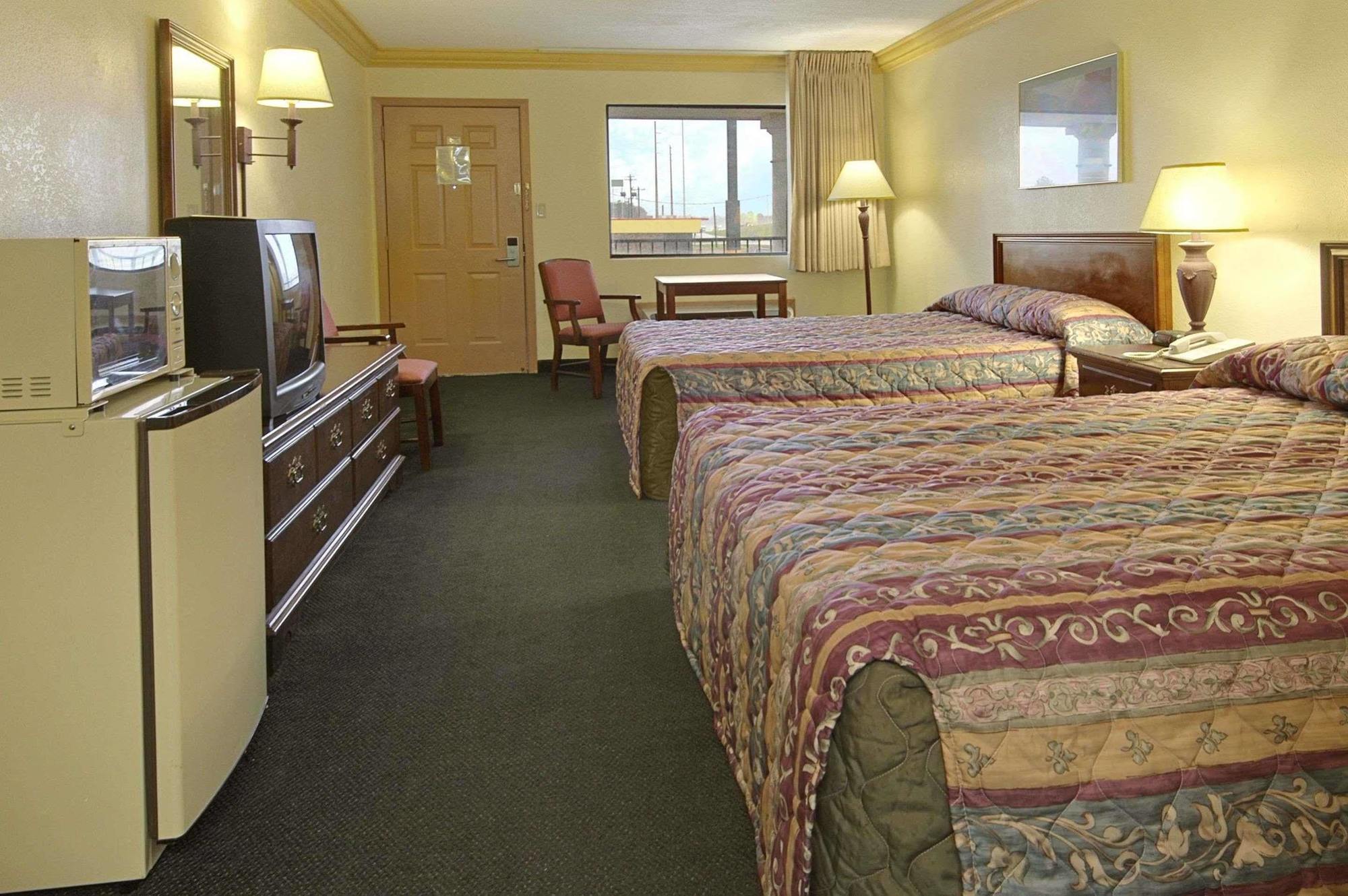 Days Inn By Wyndham Crowley Rom bilde